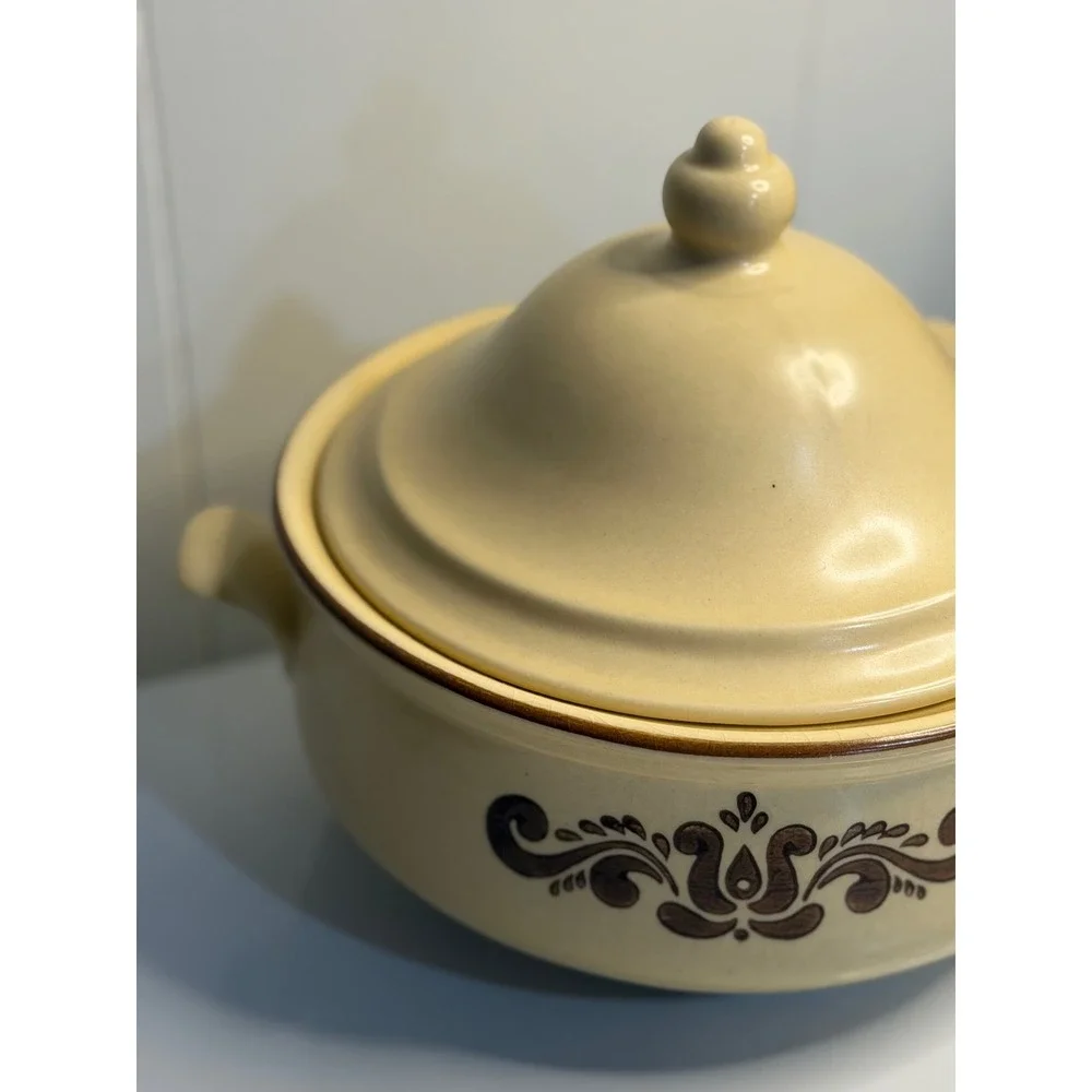 VTG‎ Pfaltzgraff Village Casserole Dish Brown Stoneware Lidded Crock Cottagecore